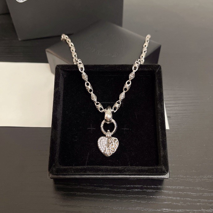 Ch**me He**ts necklaces